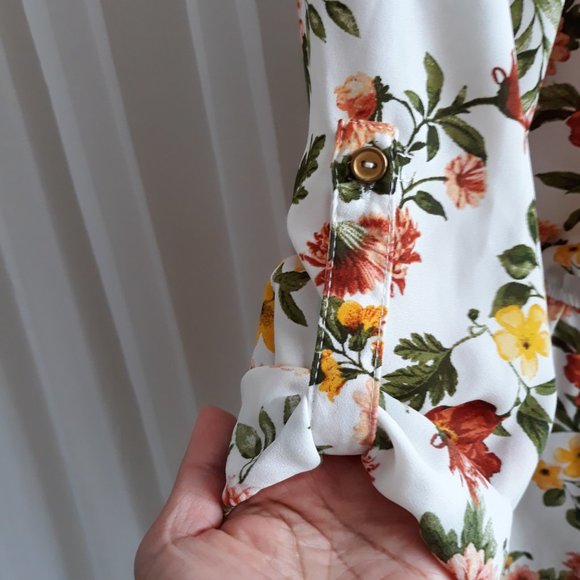 WOMEN'S FLORAL BLOUSE / SIZE SMALL / BRAND rue 21 - Picture 6 of 8